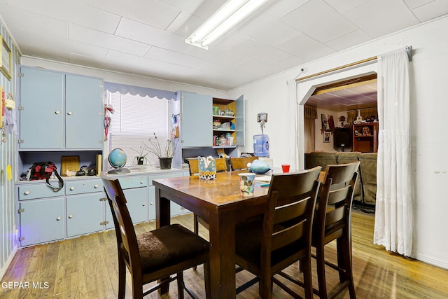 564 Chula Vista St, El Paso, TX 79915 - dining area with light wood-style flooring