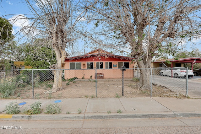 564 Chula Vista St, El Paso, TX 79915 - view of front of home featuring a fenced front yard