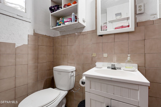564 Chula Vista St, El Paso, TX 79915 - bathroom featuring tile walls, toilet, and vanity