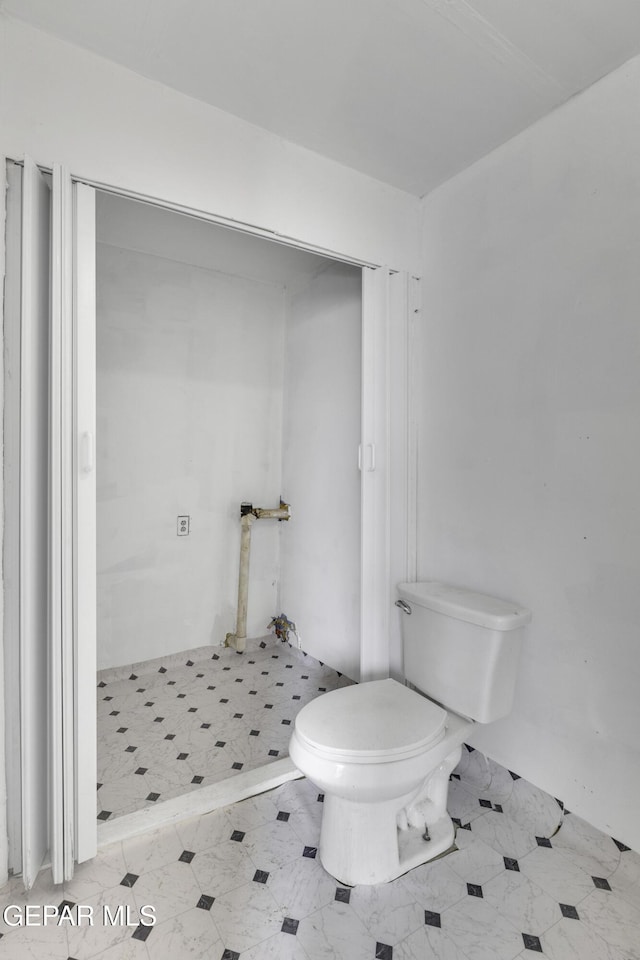 720 Johnson St, Fabens, TX 79838 - bathroom with toilet