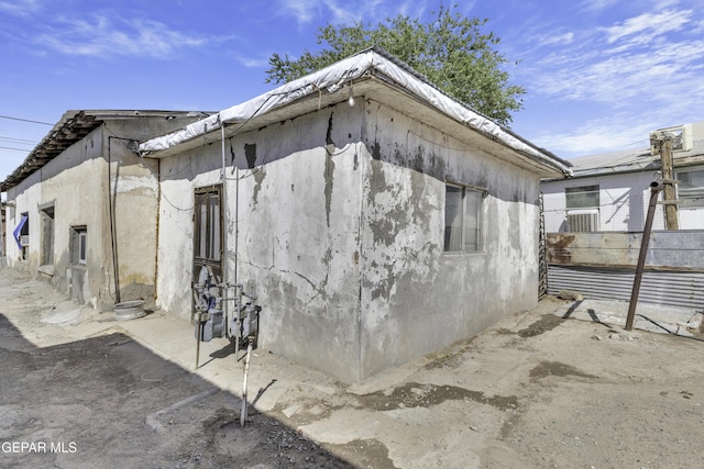 720 Johnson St, Fabens, TX 79838 - view of side of home
