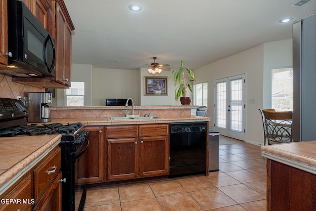 7350 Rosas Way, Canutillo, TX 79835 - kitchen featuring black appliances, a sink, a peninsula, tasteful backsplash, and ceiling fan