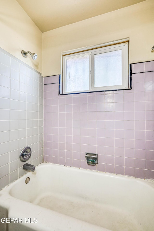 4209 Hercules Ave, El Paso, TX 79904 - full bath with bathing tub / shower combination