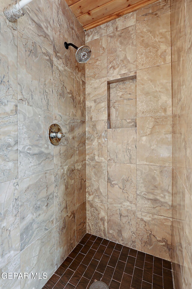 5713 Sanders Ave, El Paso, TX 79924 - bathroom with tiled shower