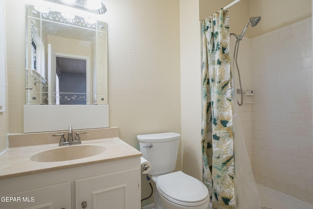 1662 Gene Torres Dr, El Paso, TX 79936 - full bath featuring a tile shower, toilet, and vanity