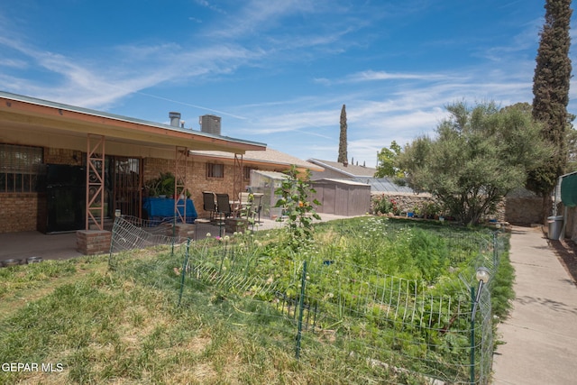 1662 Gene Torres Dr, El Paso, TX 79936 - fenced backyard with a patio