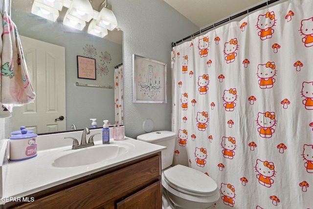 14239 Trigger Rock Ln, El Paso, TX 79938 - full bath featuring toilet, vanity, a textured wall, and curtained shower