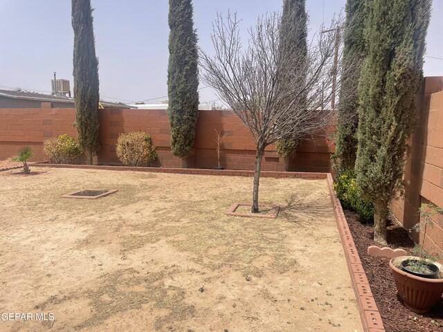 8324 Diana Dr, El Paso, TX 79904 - view of fenced backyard