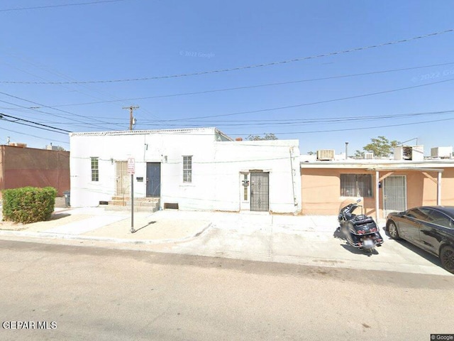 56 Palm St, El Paso, TX 79901 - view of front of property with stucco siding