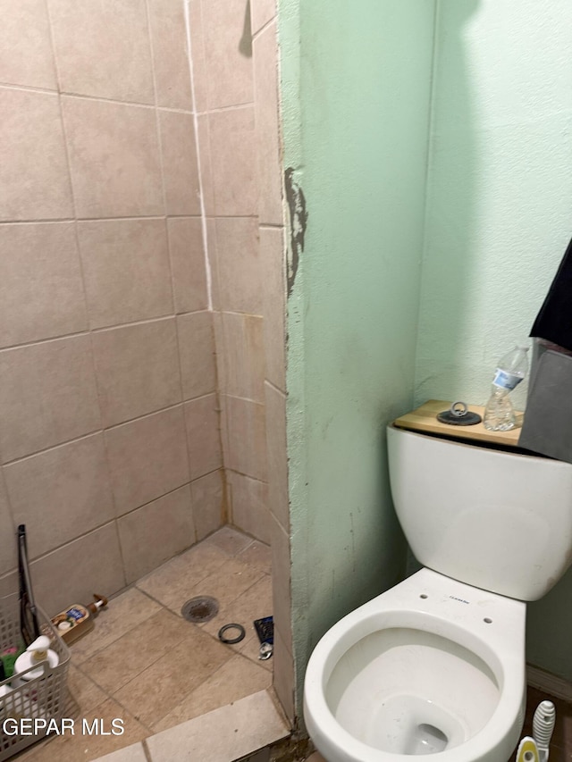 56 Palm St, El Paso, TX 79901 - full bathroom with a stall shower and toilet