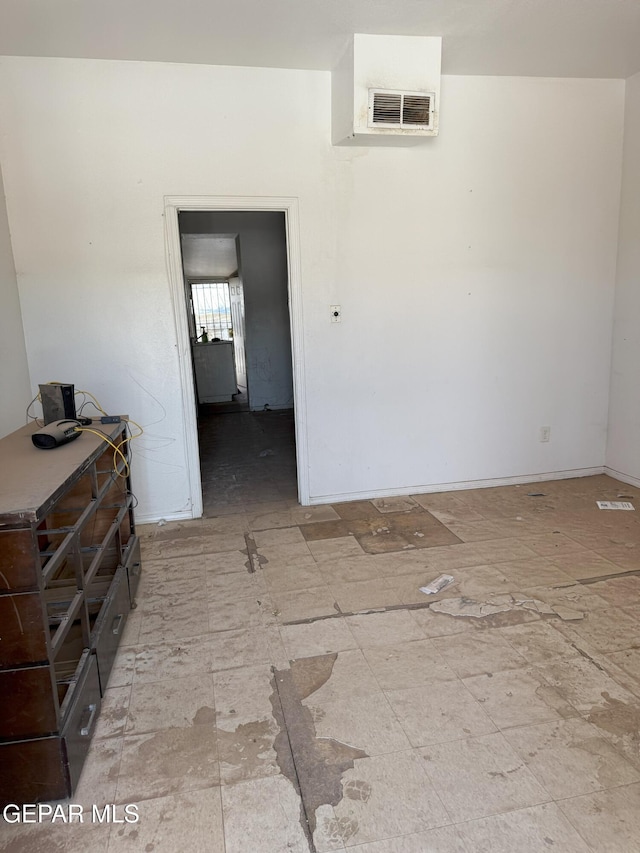 56 Palm St, El Paso, TX 79901 - empty room featuring baseboards