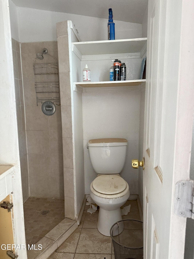 56 Palm St, El Paso, TX 79901 - full bathroom with a tile shower, toilet, and tile patterned floors