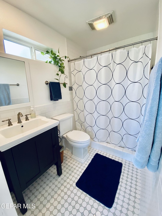 910 Mesita Dr, El Paso, TX 79902 - bathroom with vanity, tile walls, and a shower with shower curtain