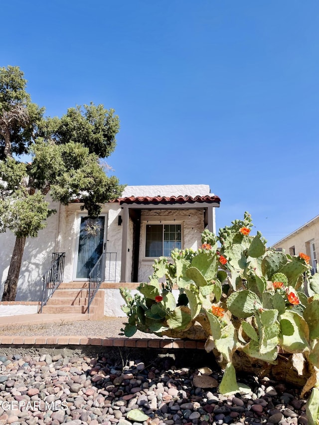 910 Mesita Dr, El Paso, TX 79902 - mediterranean / spanish-style home featuring stucco siding and a tiled roof