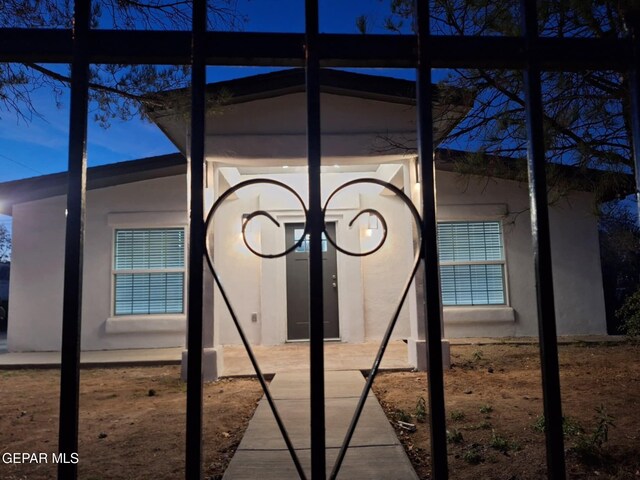 11574 La Poblana Dr, Socorro, TX 79927 - detailed view of stucco siding