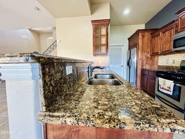 11609 Saint Thomas Way, El Paso, TX 79936 - kitchen with a sink, stainless steel appliances, decorative backsplash, glass insert cabinets, and a center island