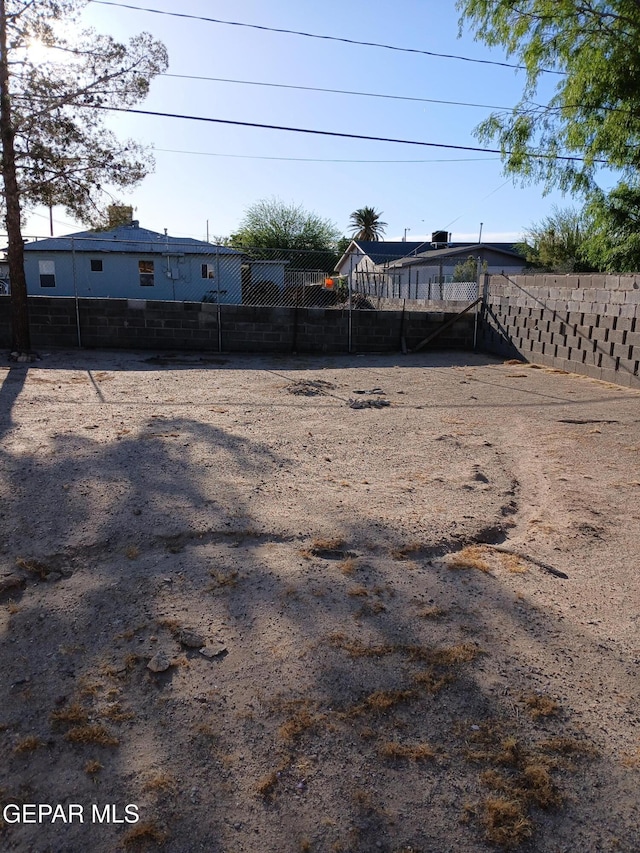 1700 Wainwright Dr, El Paso, TX 79903 - view of yard
