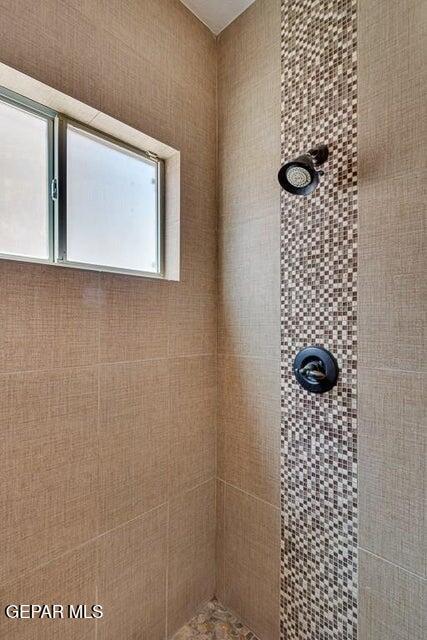 6365 Franklin Trail Dr, El Paso, TX 79912 - bathroom view of a tile shower