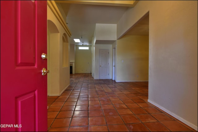 6609 El Poste Ct, El Paso, TX 79912 - tiled foyer featuring arched walkways and baseboards