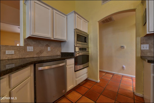 6609 El Poste Ct, El Paso, TX 79912 - kitchen with appliances with stainless steel finishes, tasteful backsplash, arched walkways, and baseboards
