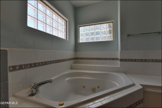 6609 El Poste Ct, El Paso, TX 79912 - bathroom with a tub with jets and a textured wall