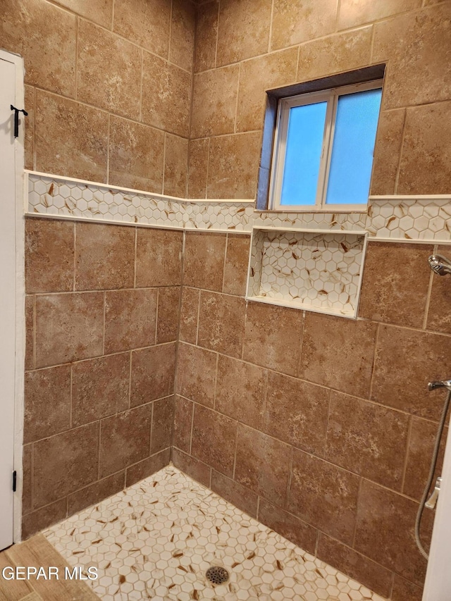 4122 Cumberland Ave, El Paso, TX 79903 - full bath with a tile shower