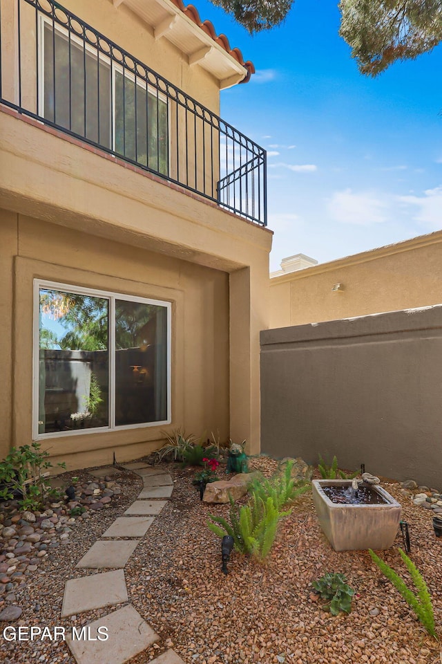 1119 Los Jardines Cir, El Paso, TX 79912 - doorway to property featuring a balcony and stucco siding