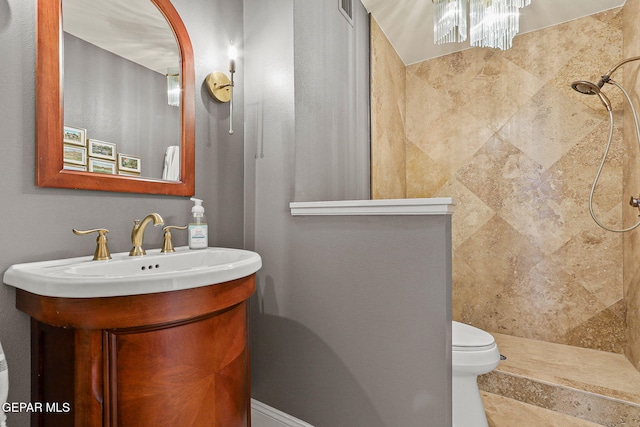 1119 Los Jardines Cir, El Paso, TX 79912 - full bathroom featuring a tile shower, toilet, a chandelier, and vanity