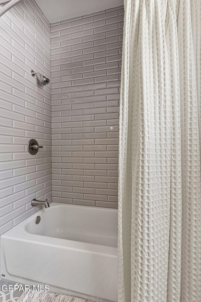 1119 Los Jardines Cir, El Paso, TX 79912 - bathroom featuring shower / bath combo with shower curtain