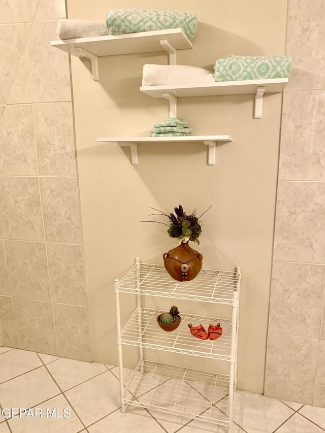 16899 Old Butterfield Trl, El Paso, TX 79938 - detailed view of tile walls