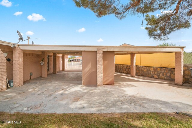 10601 Groverock Ct, El Paso, TX 79935 - view of garage