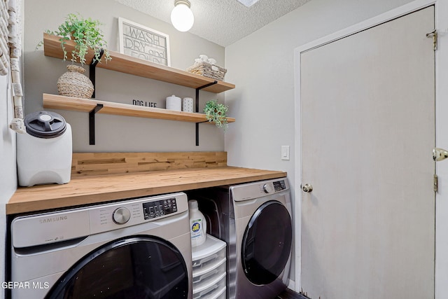 840 Tepic Dr, El Paso, TX 79912 - laundry area featuring washing machine and dryer and a textured ceiling