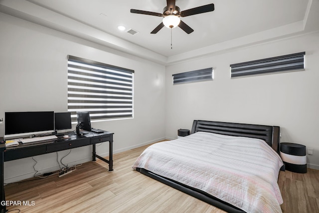 7467 Cimarron Gap Dr, El Paso, TX 79911 - bedroom featuring wood finished floors, baseboards, a desk, and ceiling fan