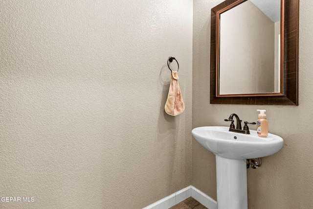 5505 Valley Cedar Dr, El Paso, TX 79932 - bathroom with baseboards