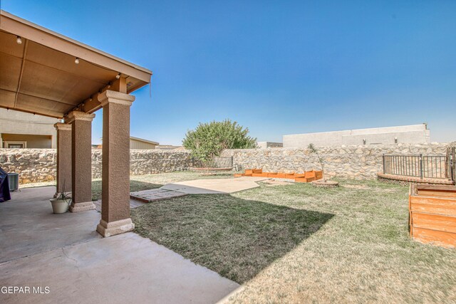 11352 Bullseye St, El Paso, TX 79934 - view of yard with a patio