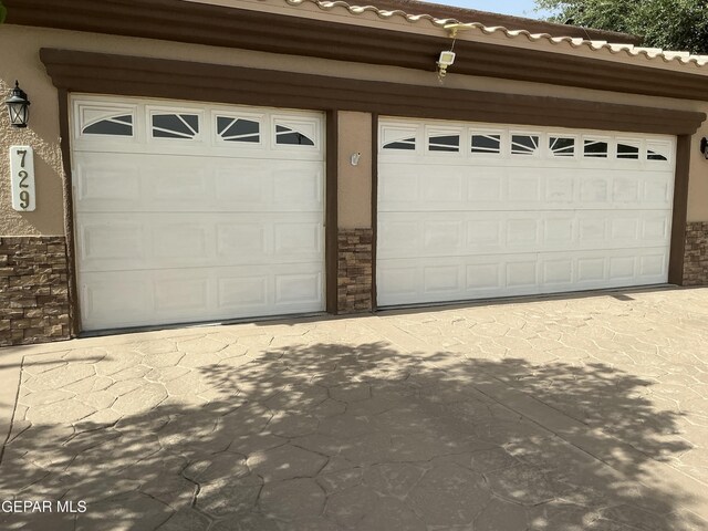 729 Cinnamon Teal Cir, El Paso, TX 79932 - garage with driveway
