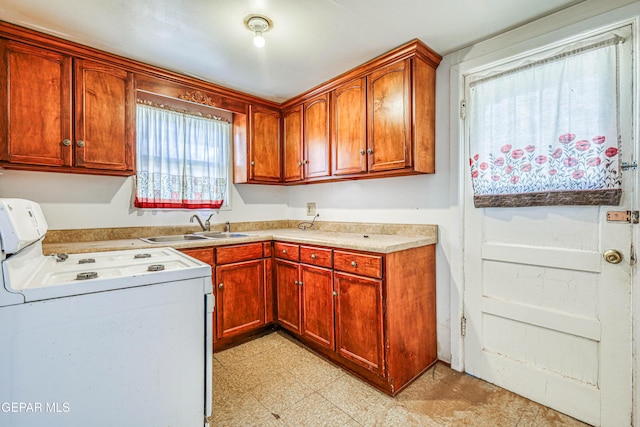 124 N Toledo Pl, El Paso, TX 79905 - laundry area featuring washer and dryer, cabinet space, and light flooring