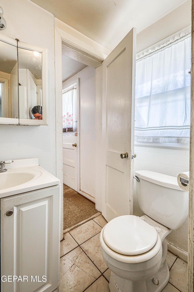 124 N Toledo Pl, El Paso, TX 79905 - bathroom with toilet, vanity, and tile patterned floors