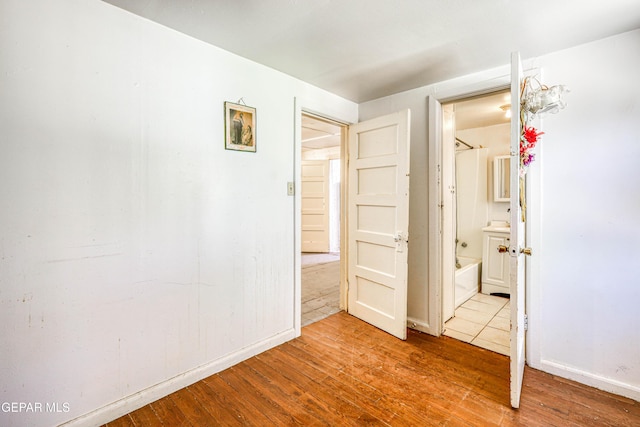 124 N Toledo Pl, El Paso, TX 79905 - spare room with wood finished floors and baseboards