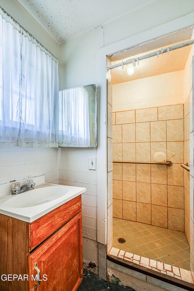 124 N Toledo Pl, El Paso, TX 79905 - bathroom with a stall shower and vanity