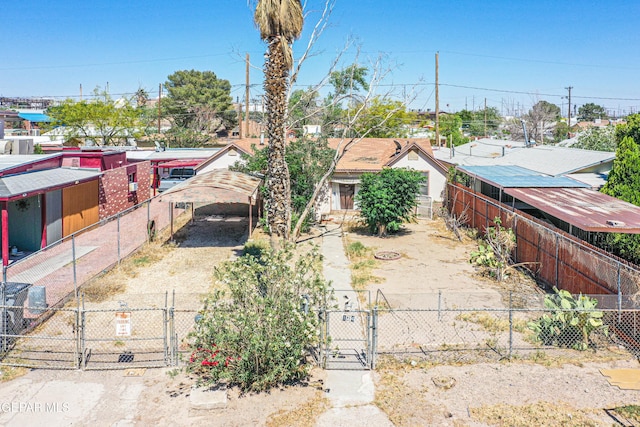 124 N Toledo Pl, El Paso, TX 79905 - view of front facade featuring a gate and a fenced front yard