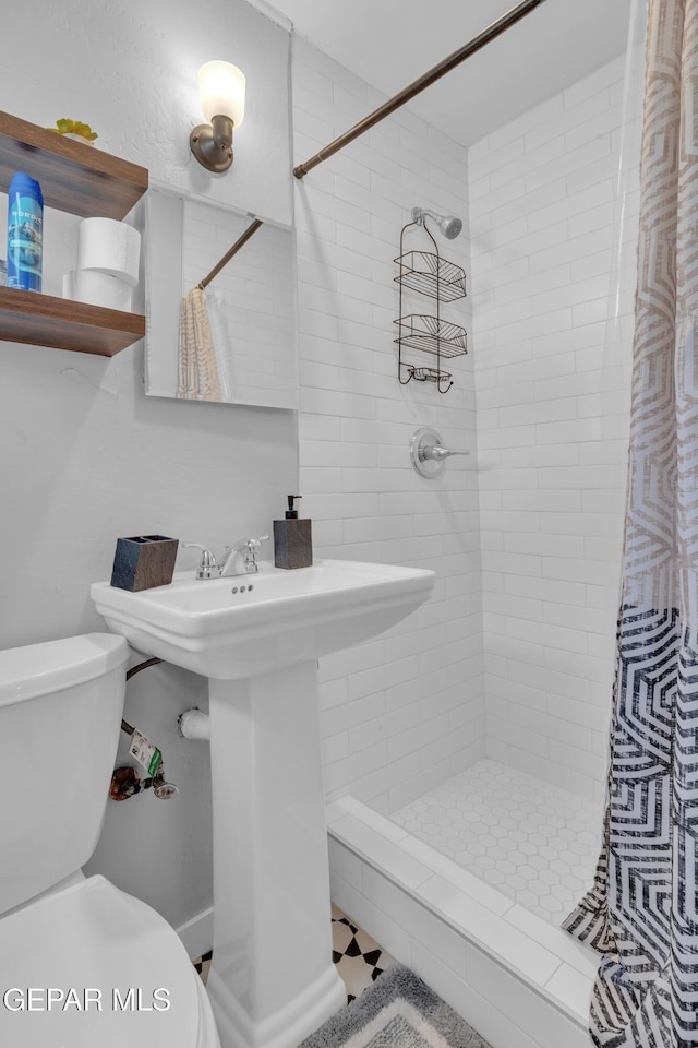2729 Pershing Dr, El Paso, TX 79903 - bathroom with toilet, tiled shower, and a sink