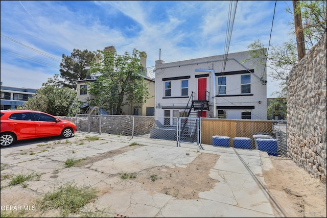 615 Arizona Ave, El Paso, TX 79902 - view of front of home featuring a fenced front yard, a gate, and uncovered parking
