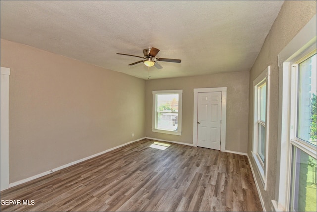 615 Arizona Ave, El Paso, TX 79902 - unfurnished room featuring wood finished floors, healthy amount of natural light, ceiling fan, a textured ceiling, and baseboards