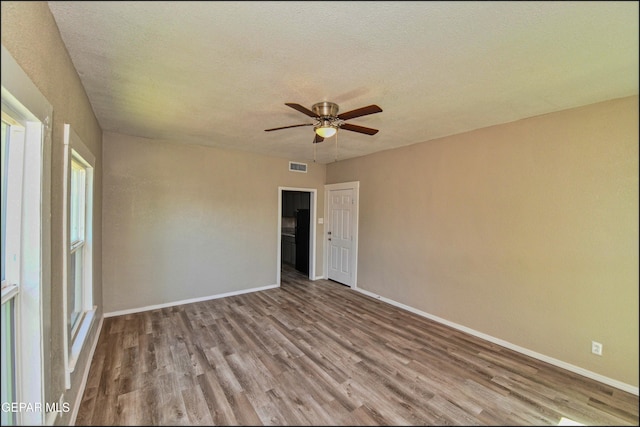615 Arizona Ave, El Paso, TX 79902 - unfurnished room featuring wood finished floors, ceiling fan, baseboards, and a textured ceiling