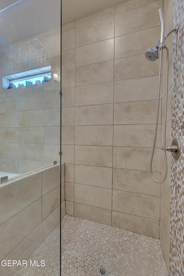 1741 Breeder Cup Way, El Paso, TX 79928 - bathroom featuring a tile shower