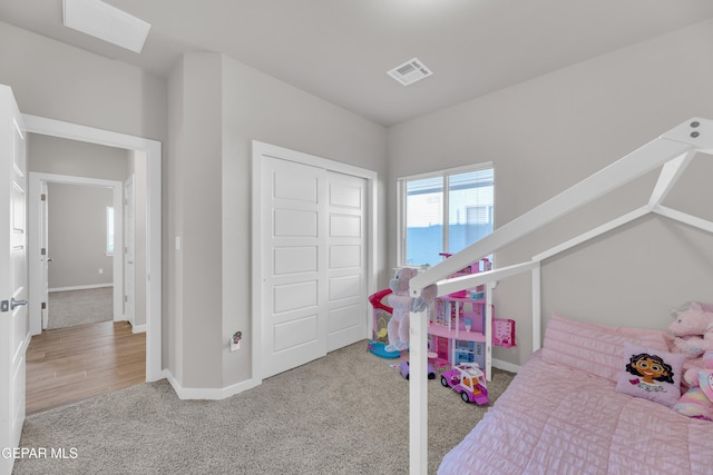 13676 Lago Vista Ave, Horizon City, TX 79928 - carpeted bedroom featuring baseboards, a skylight, and a closet