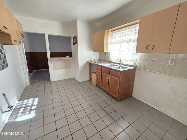 371 Medina St, El Paso, TX 79905 - kitchen featuring a sink, light tile patterned floors, light countertops, and decorative backsplash