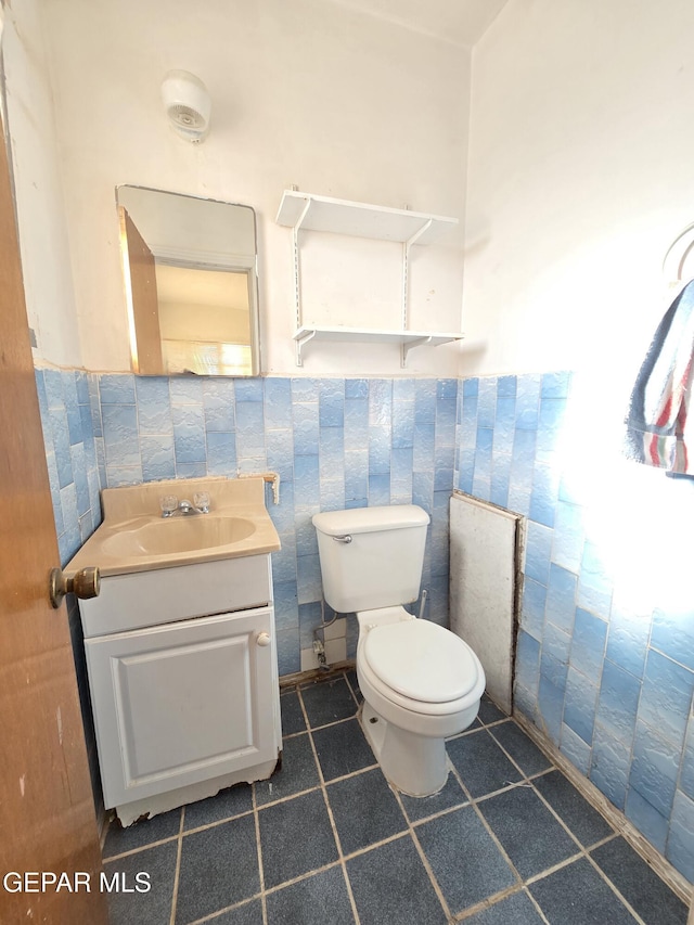 371 Medina St, El Paso, TX 79905 - bathroom featuring vanity, toilet, and tile patterned flooring