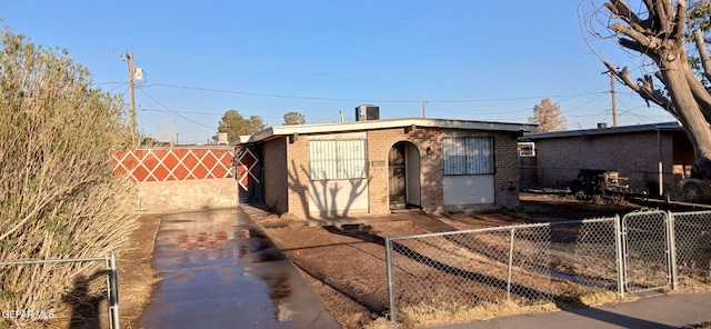 338 Maricela Dr, El Paso, TX 79915 - view of outbuilding with a fenced front yard